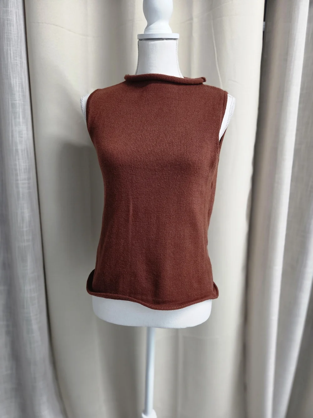 And Now This Classic Sleeveless Knit Shell Deep Rust Cozy Size XS